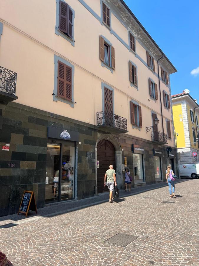 Casa Cavour Lecco - Downtown Design Penthouse Apartamento Exterior foto