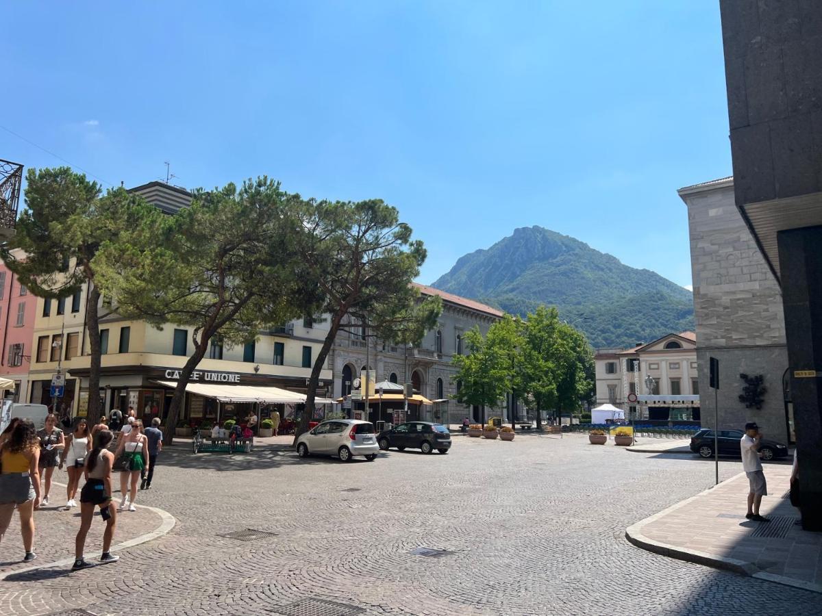 Casa Cavour Lecco - Downtown Design Penthouse Apartamento Exterior foto