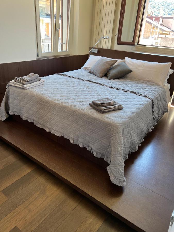Casa Cavour Lecco - Downtown Design Penthouse Apartamento Exterior foto